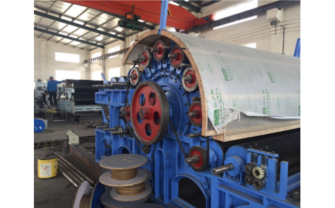 無紡布機械設(shè)備生產(chǎn)的無紡布袋機的特點